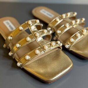 NWOT Steve Madden Gold Pearl Studded Slides – Size 7.5